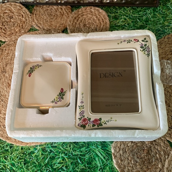 Vintage Design floral ceramic trinket box and picture frame set, EUC - Picture 14 of 14